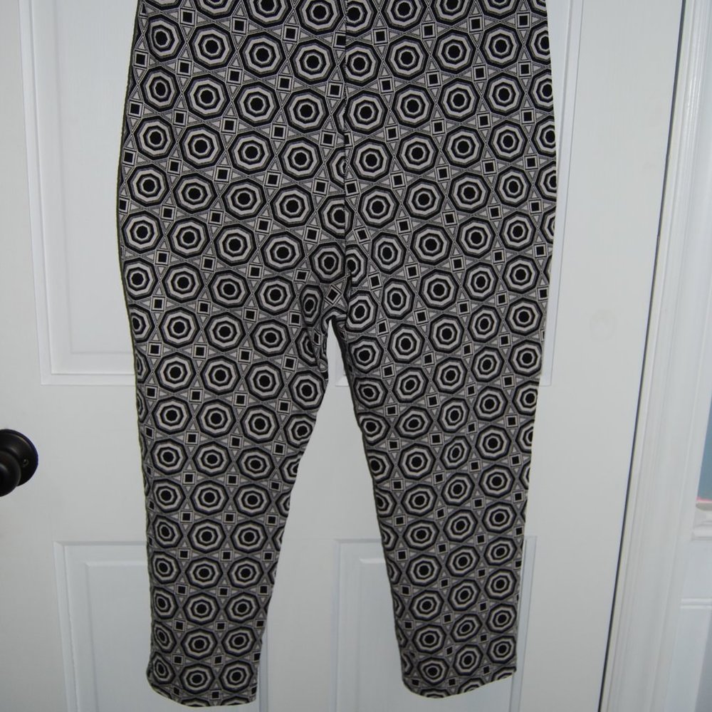 Joseph Ribkoff printed capri pants - Picture 2 of 6